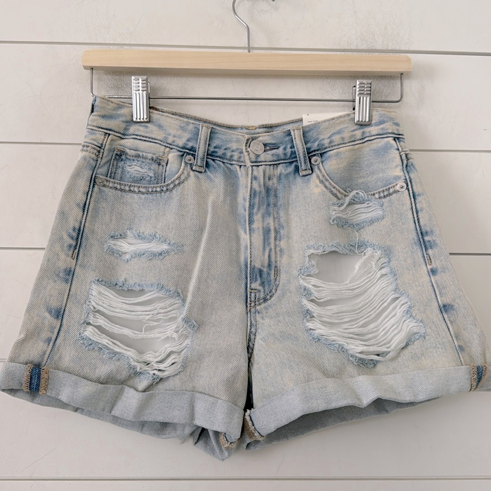 American Eagle Size 0 Mom Short High Waist Distresses Light Wash Denim S…